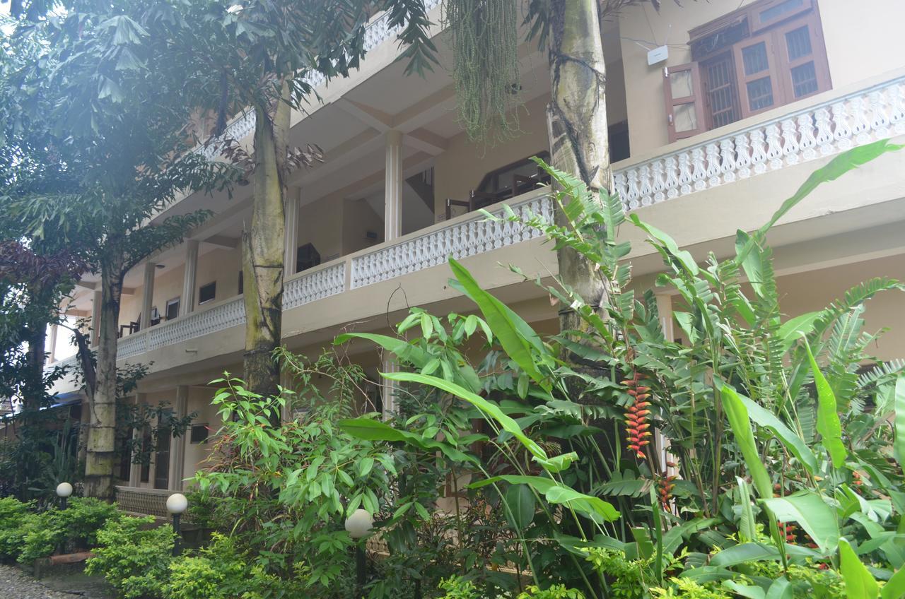 Hotel Jungle Vista Sauraha Exterior photo