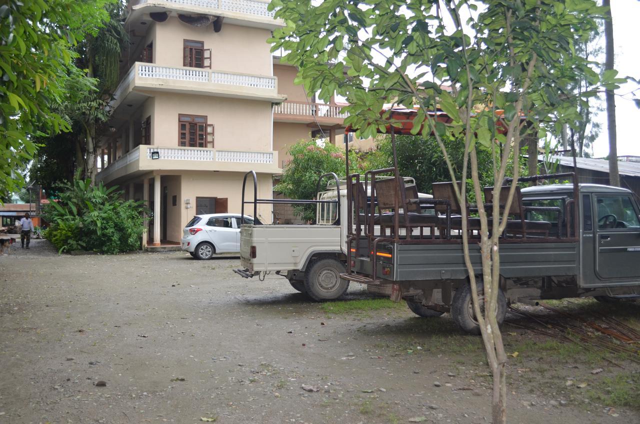 Hotel Jungle Vista Sauraha Exterior photo